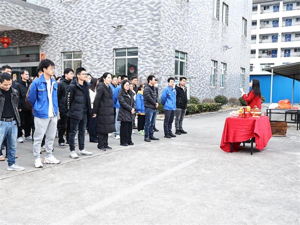 開(kāi)工現(xiàn)場(chǎng)